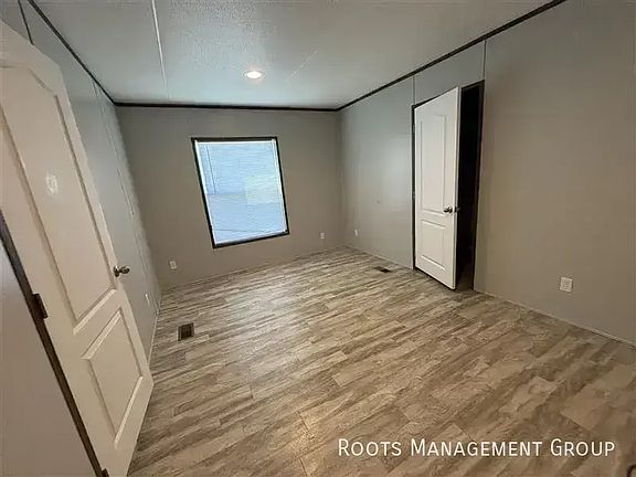 4th image of 1010 Reservation Rd #B-15