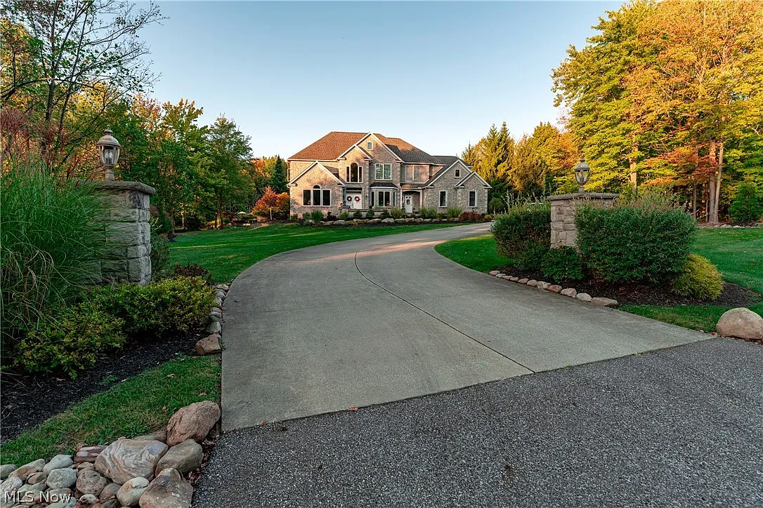 4471 Forest Brooke Ct N photo 1