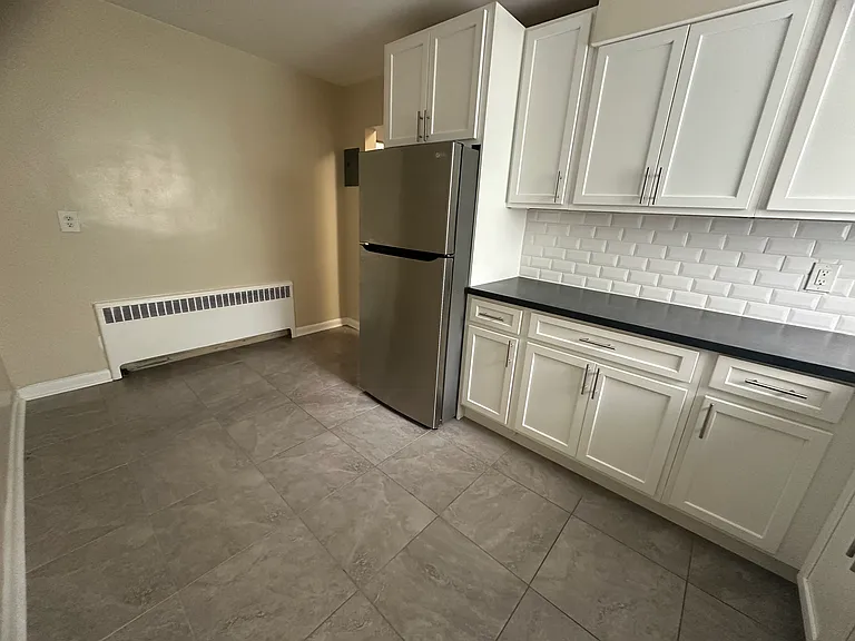 200 Broad Ave #B3 — Photo 2