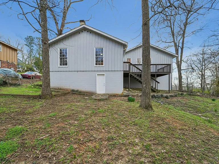 1409 Medina Ln — Photo 14