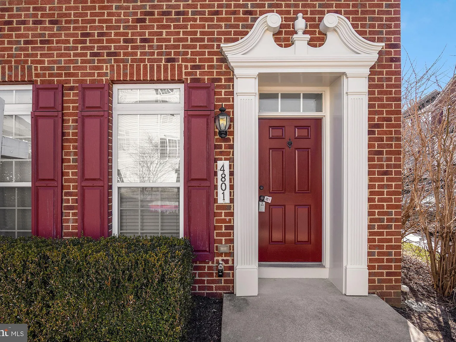 4 bed, 3.5 bath, 2000 sqft, $3,395 — Photo 2