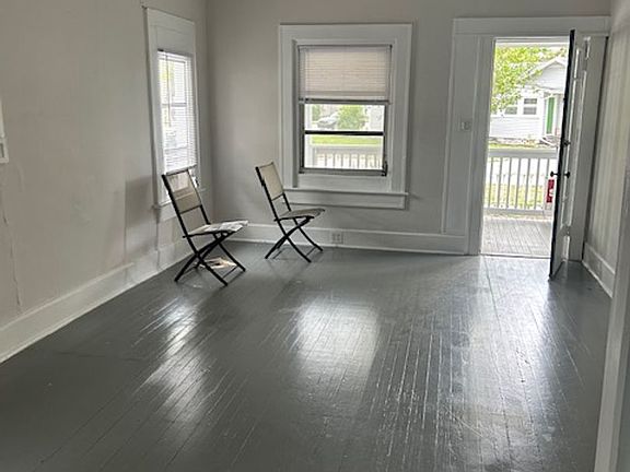 3rd image of 3411 Iris St N