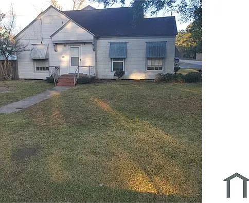 3 bed, $1,400 — Photo 1