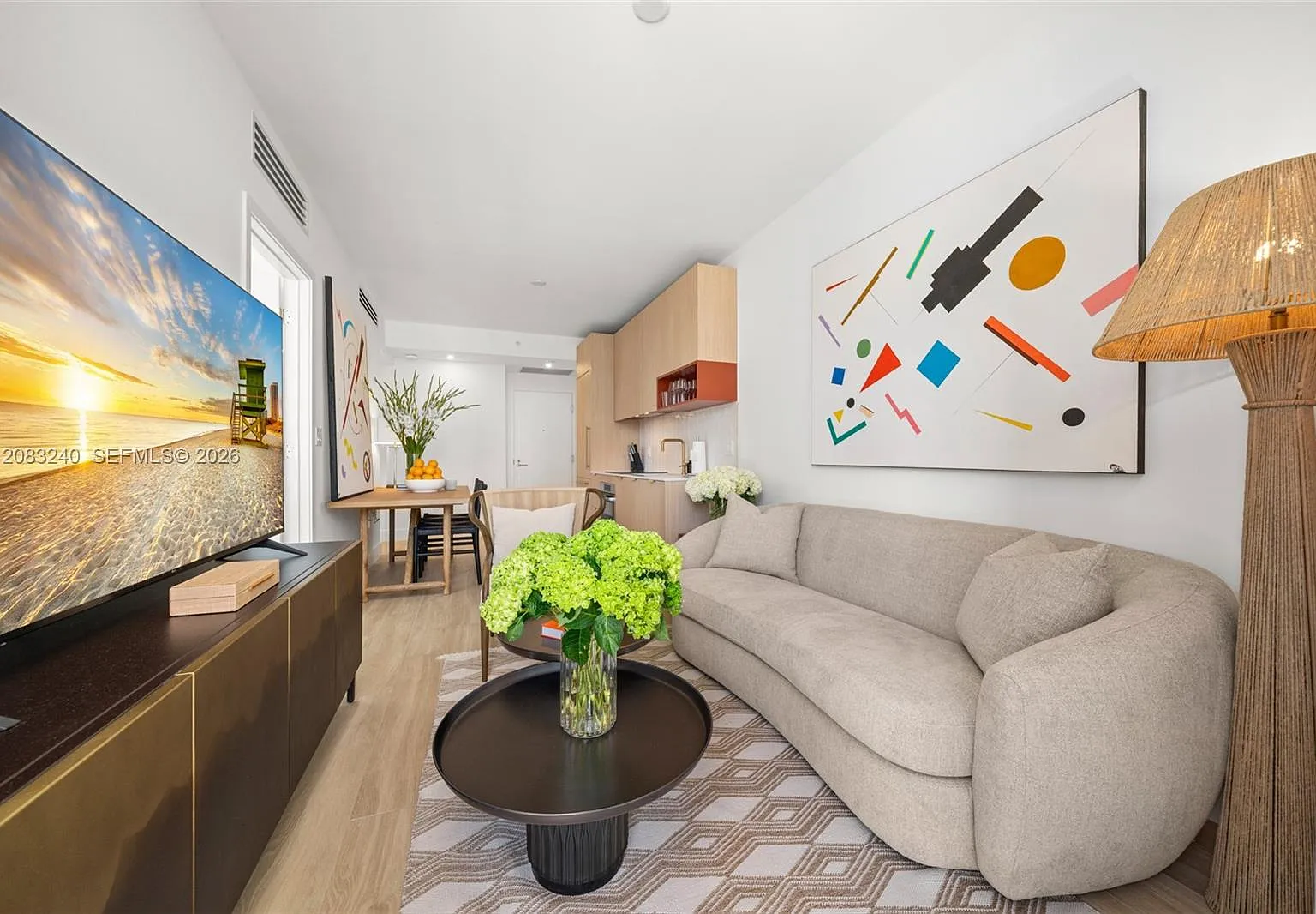 2 bed, 2.0 bath, 1100 sqft, $6,900 — Photo 4