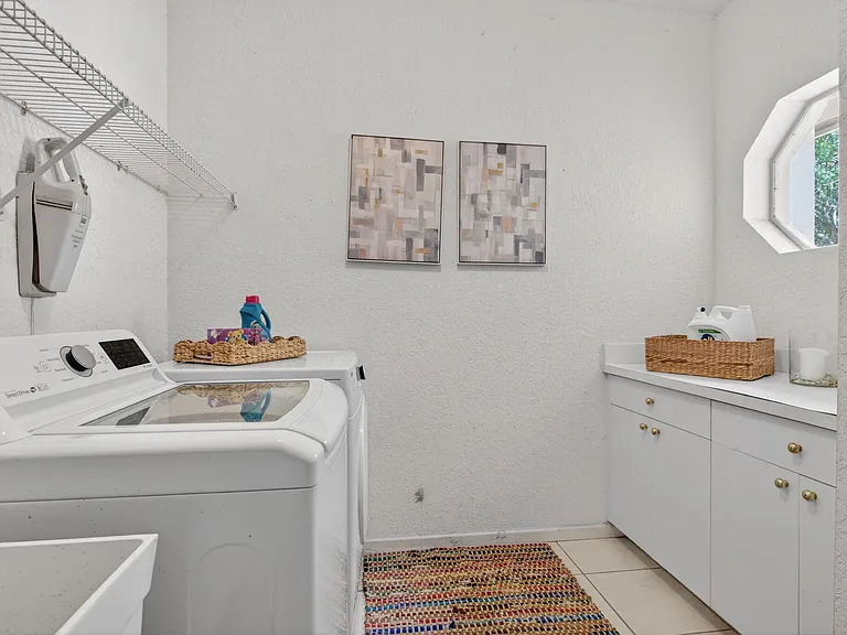 7235 NW 63rd Ter — Photo 33