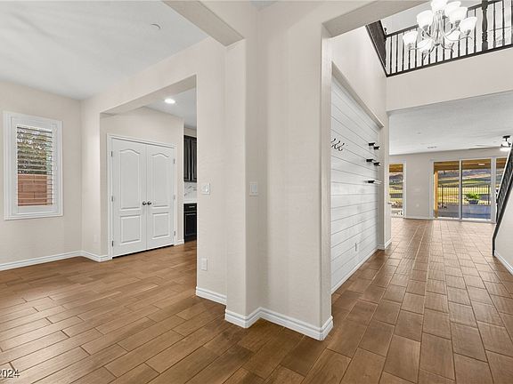 4th image of 992 Olivia Pkwy