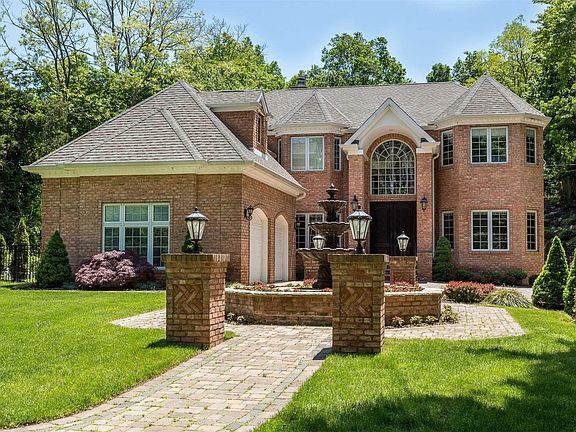 3rd image of 24 Kendrick Ln