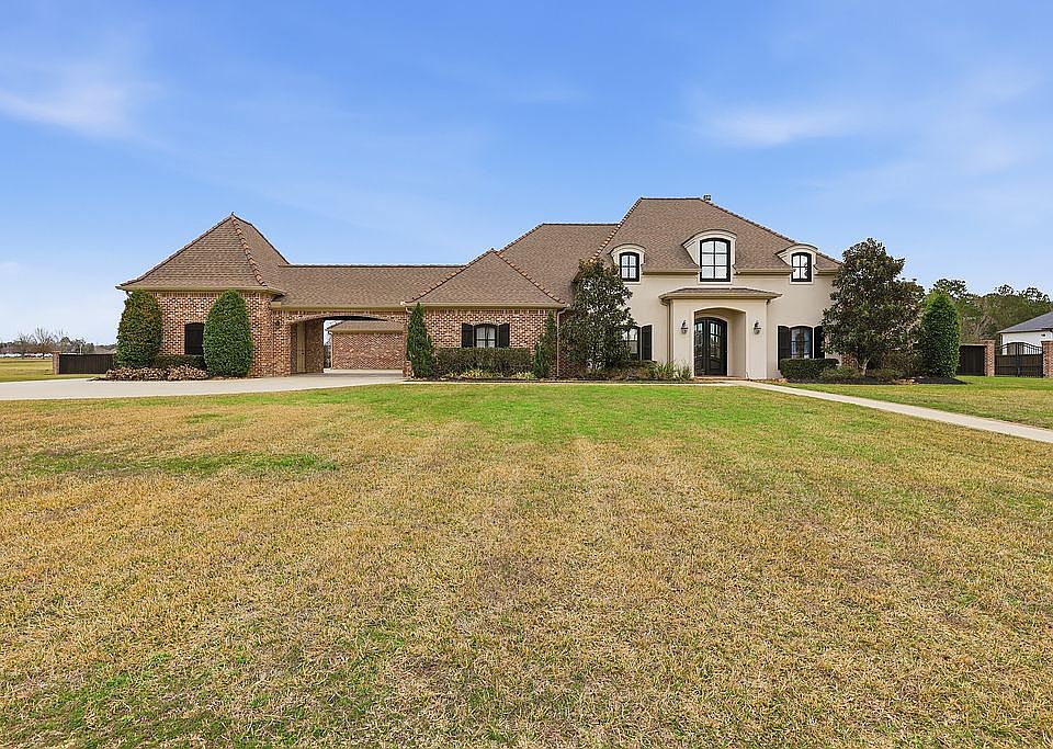 1st image of 225 Potomac Dr
