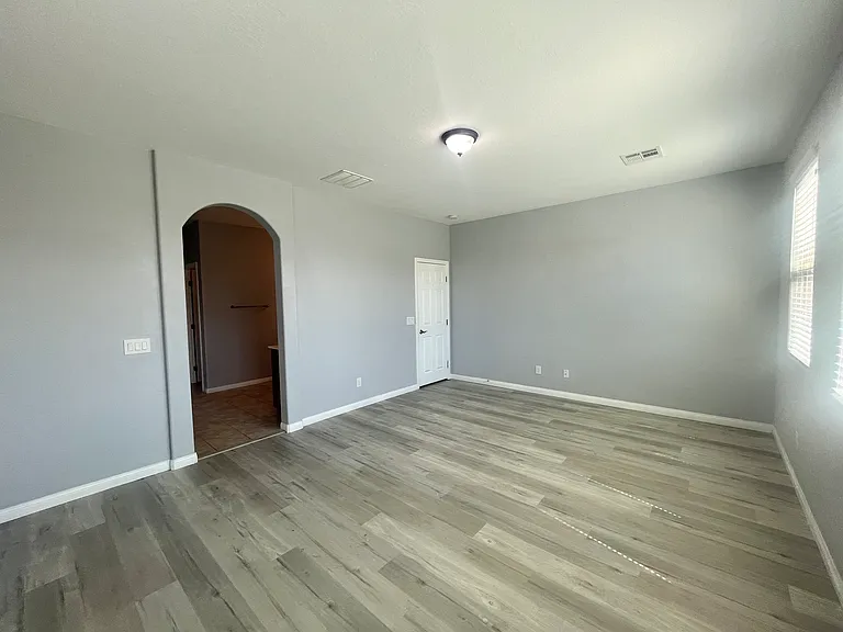 576 Glassford Ct — Photo 33