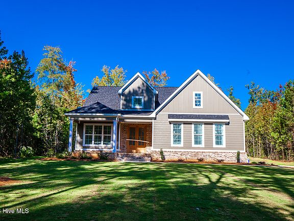 3rd image of 904 Fairbourne Drive