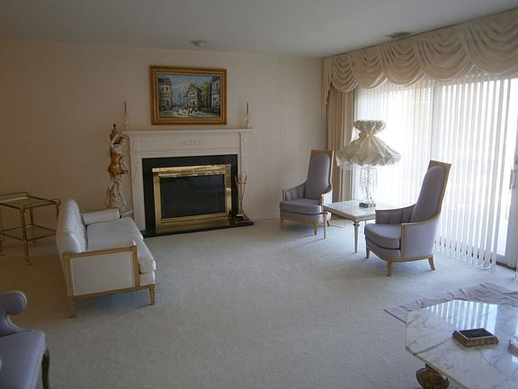 4th image of 3 Oak Brook Club Dr APT D202