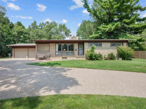 2524 E 32nd St, Davenport, IA 52807