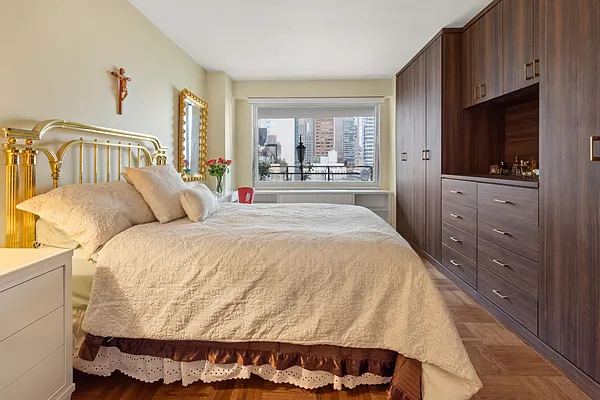 Sold by Sotheby's International Realty | media 4