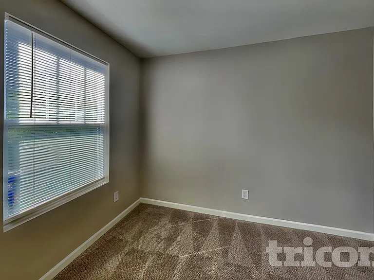 1195 Thanet St SW — Photo 12