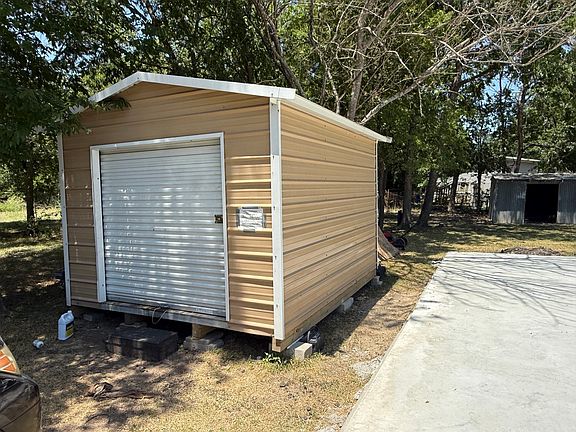 4th image of 900 W 19th Ave