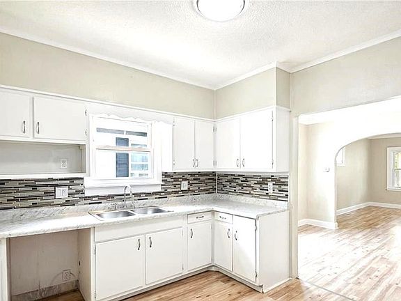 5th image of 1746 Mansfield Rd