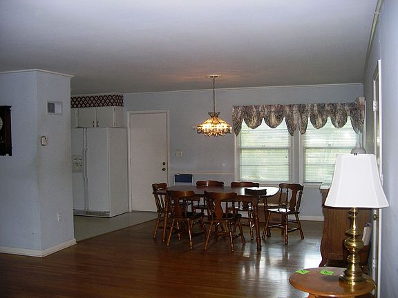 3rd image of 72 Beechwood Dr