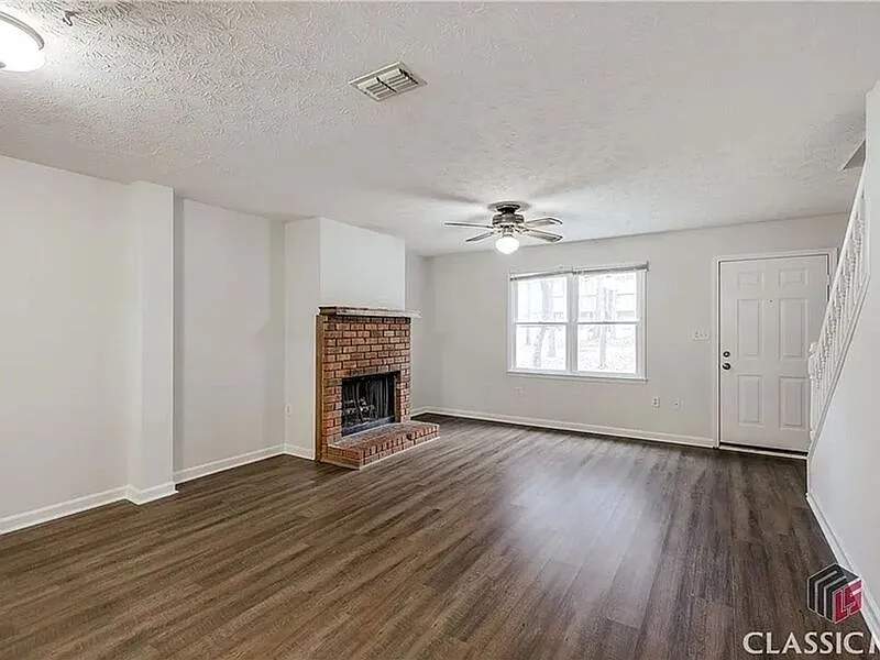 2 bed, 1.5 bath, 1292 sqft, $1,300 — Photo 4