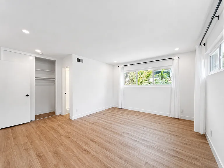 1326 Wellesley Ave — Photo 22