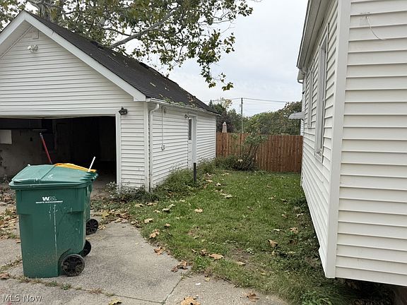 5th image of 5173 Greenhurst Dr