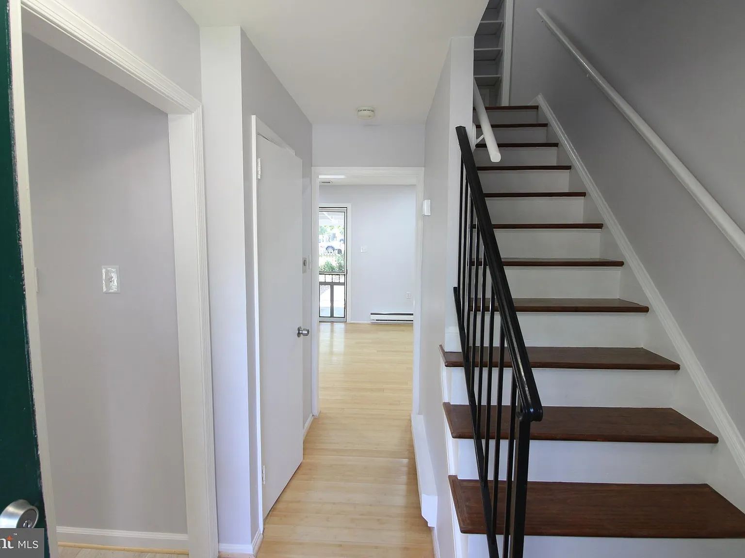 2 bed, 1.5 bath, 960 sqft, $2,600 — Photo 2
