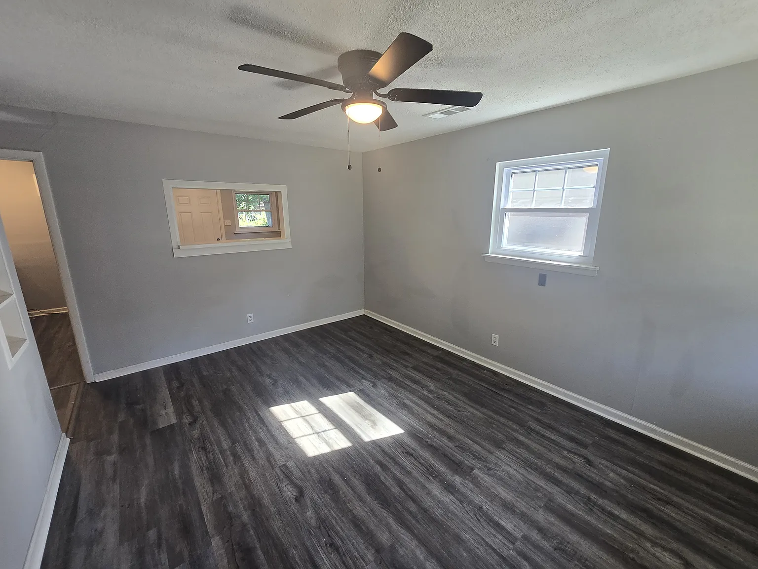 Charming 3-Bedroom 1-Bathroom Home — Photo 3