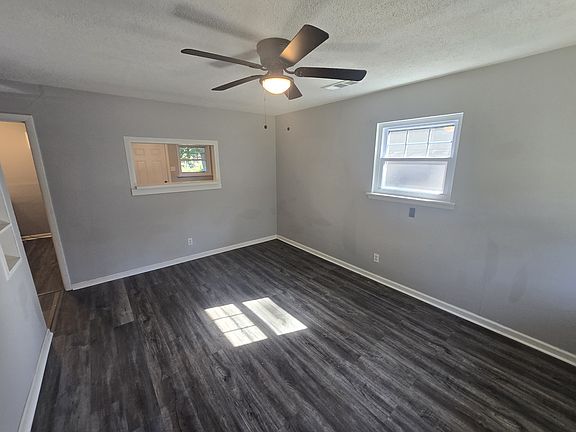 3rd image of 7518 Twin Oaks Rd