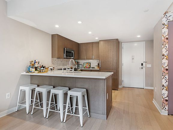 4th image of 261 Hudson St APT 3C