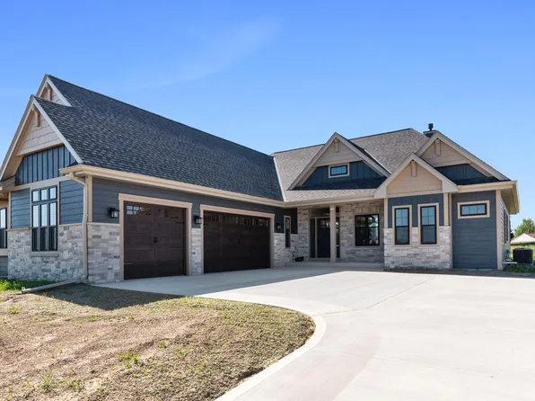 325 Sandstone STREET, Slinger, WI 53086