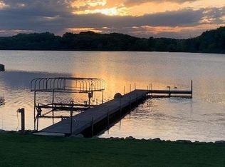 8404 Waters Edge Dr, Chanhassen, MN 55317