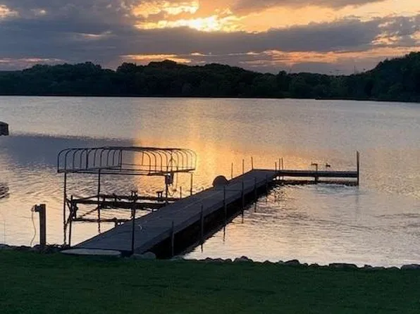 8404 Waters Edge Dr, Chanhassen, MN 55317
