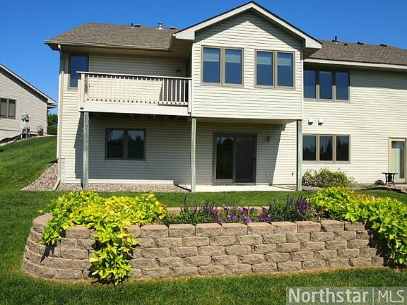 3rd image of 702 Danube Cir NE