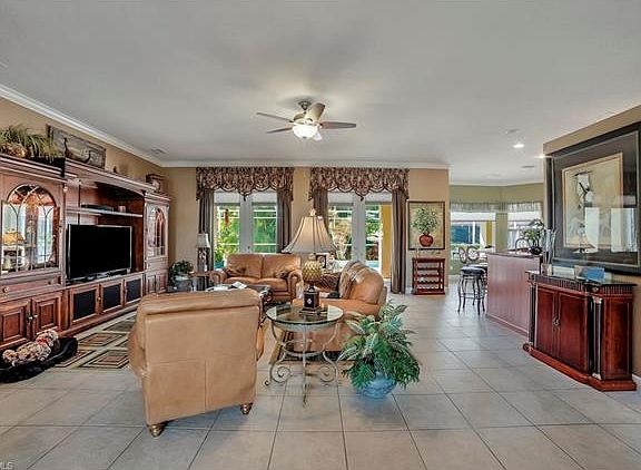 5th image of 2666 SW 32nd St