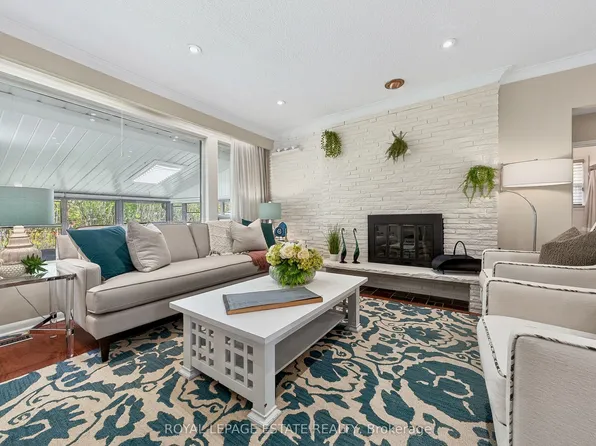 8 Wallbridge Ct, Toronto, ON M2R 1W1
