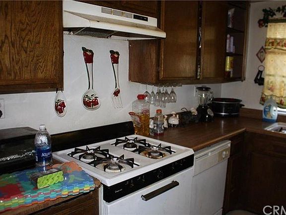4th image of 1677 E Kingsley Ave