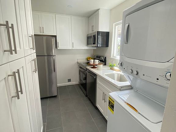 5th image of 296 Lester Ave #4