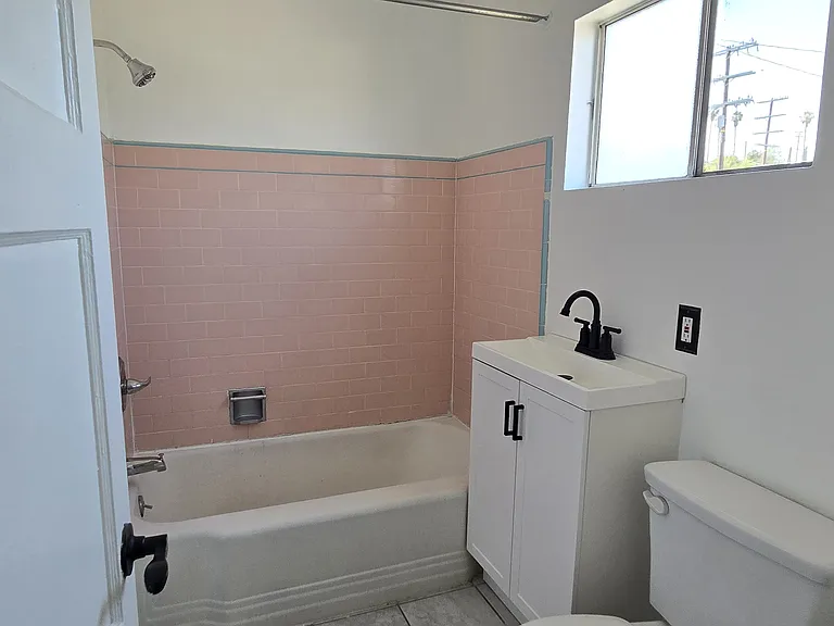 3554 Locke Ave — Photo 16