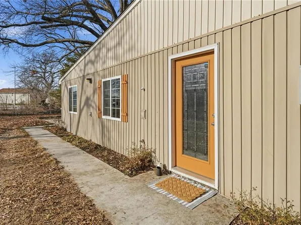 1404 S Butler Dr, Harrisonville, MO 64701