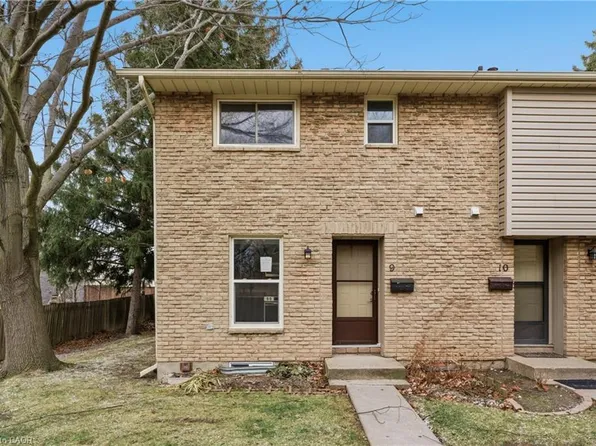 75 Ventura Dr #9, Saint Catharines, ON L2R 7J7