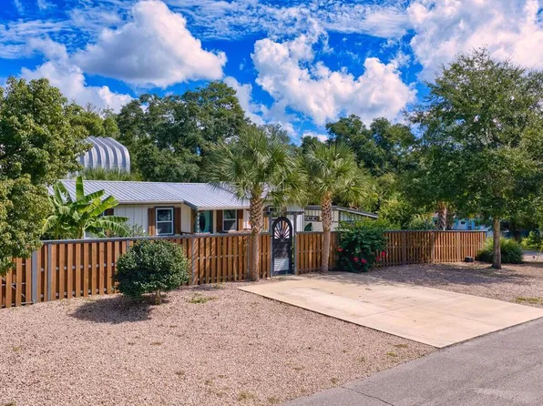702 Avenue, Carrabelle, FL 32322