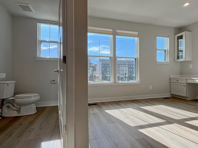 4456 Sulford Ter — Photo 10