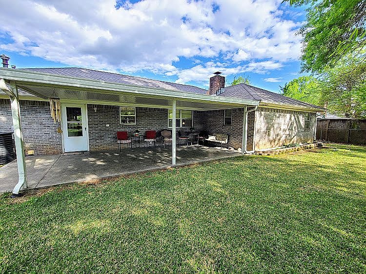 2nd image of 7812 Meadow Dr