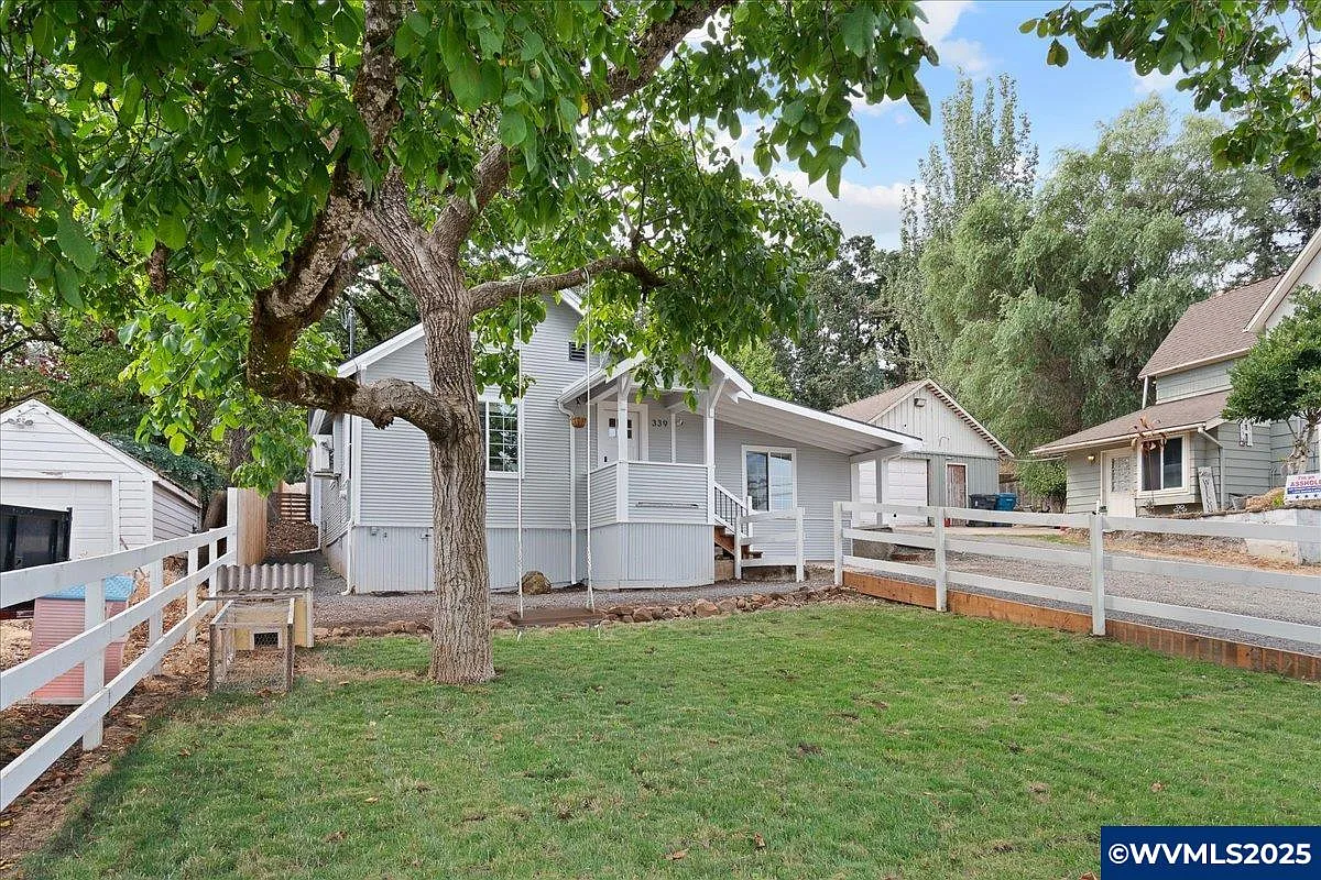 339 4th St photo 1