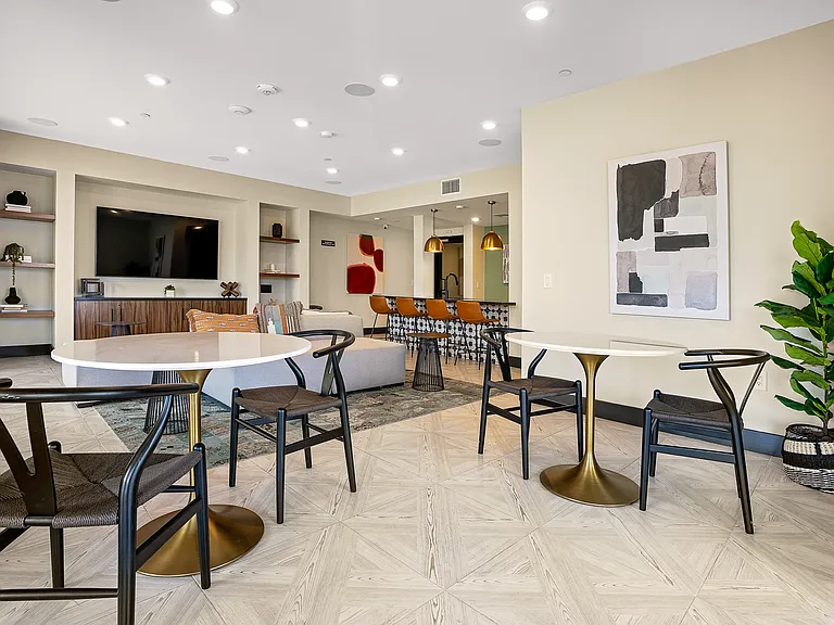 Los Alamitos Luxury Apartments — Photo 14