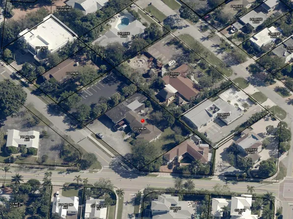 202 Palm Ct, Delray Beach, FL 33444