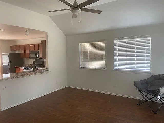 4 bed, 2.0 bath, 1288 sqft, $1,800 — Photo 3