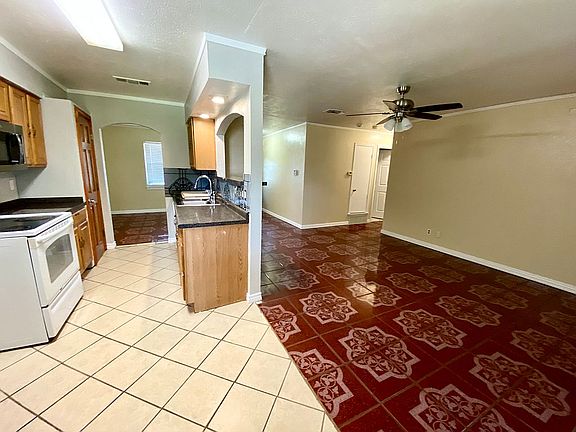5th image of 734 Upland Ln