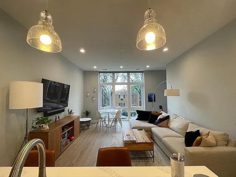1385 Brown St — Photo 3