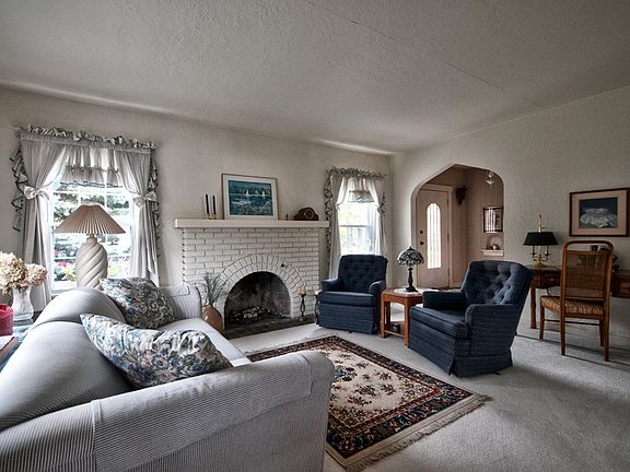 4th image of 206 Marine Ave