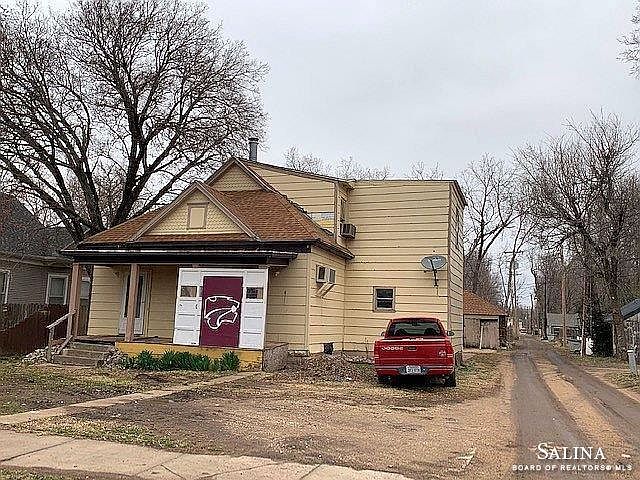 1st image of 914 University Pl